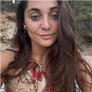 Profesora de educación física, con varios años de experiencia más que nada en lo que sería entrenamientos de fuerza.